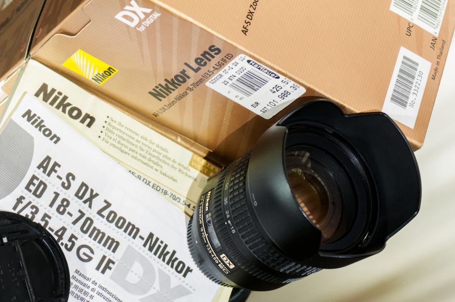 Nikon NIKKOR AF-S DX 18-70mm  f/3.5-4.5 (nov)
