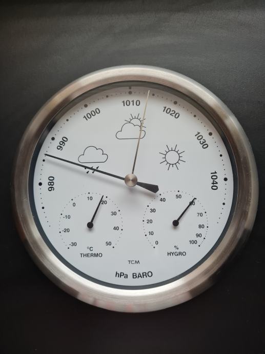 Barometer s termometrom in hidrometrom.