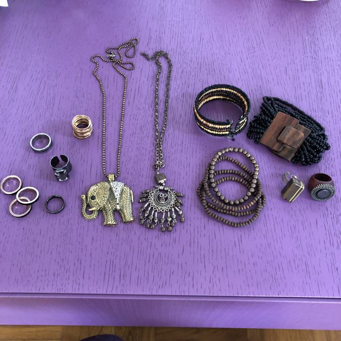 Komplet nakita, verižice, prstani in zapestnice