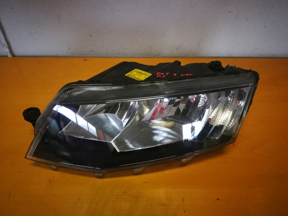 Škoda Octavia 3 prvi levi žaromet luč