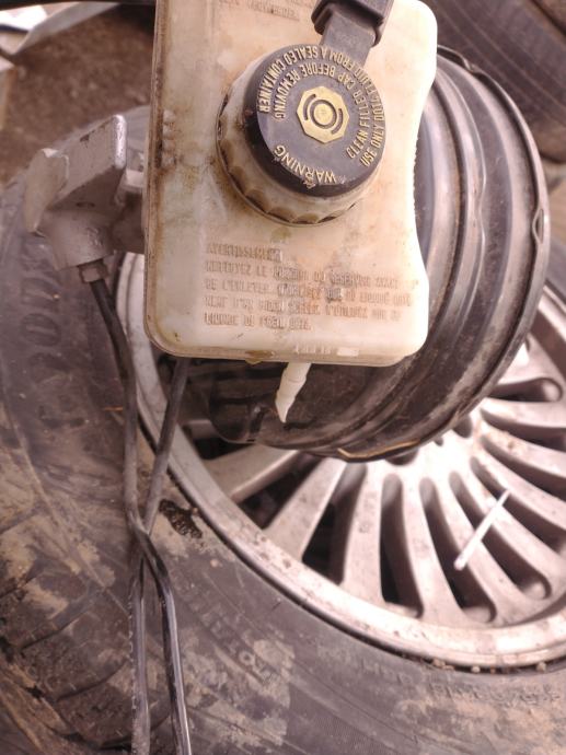 audi a4 b8 2008 glavni zavorni cilinder posoda za olje bremze zavore