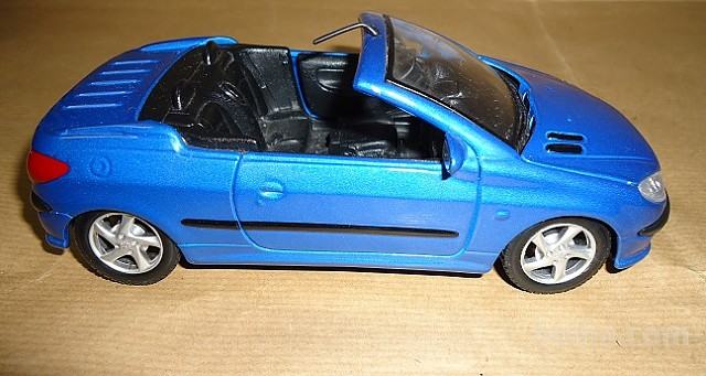 Miniature Peugeot 206CC Maisto - 1/38 - Orange Métallisé - Occasion
