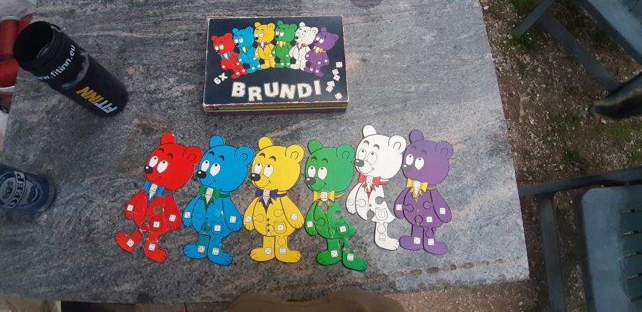 Stare puzle medvedek Brundi kot so na sliki