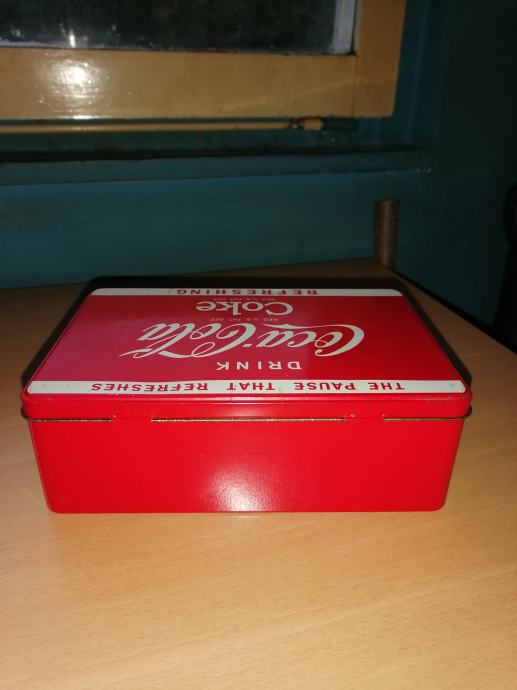 Kovinska škatla znamke Coca Cola