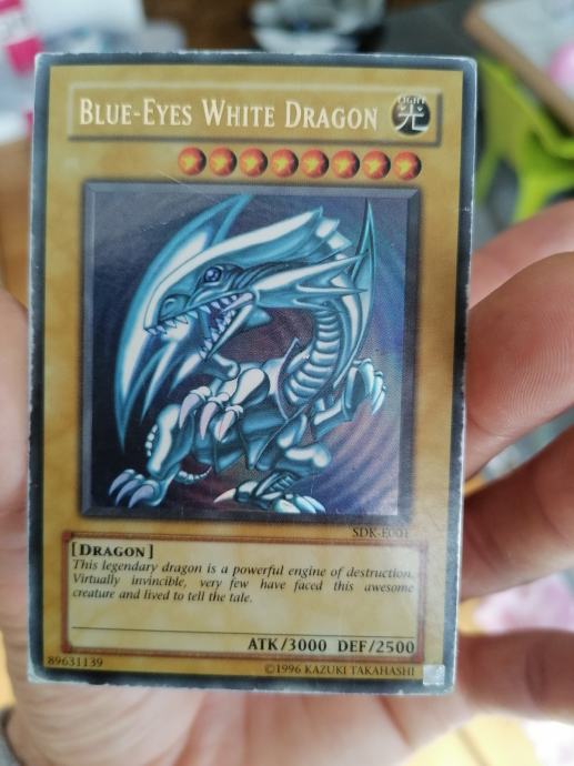 Yugioh karta Blue eyes white dragon SDK e001