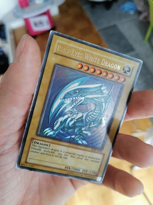 Yugioh karta Blue eyes white dragon SDK e001