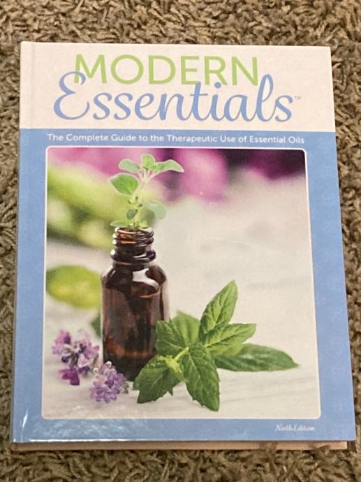 Modern essentials, knjiga, 9. izdaja, 2017, 491. strani