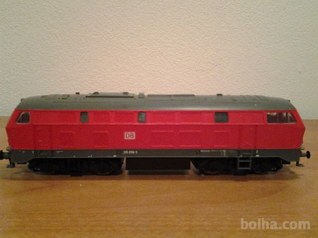 Diselska lokomotiva BR215