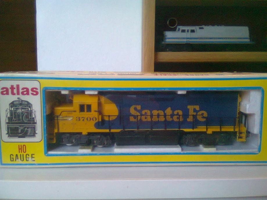 Roco  lokomotiva GP40 Santa Fe