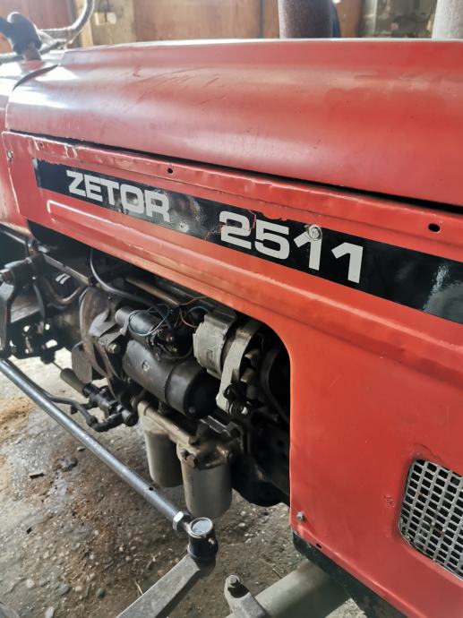 Prodam traktor zetor 2511 vreden ogleda in nakupa