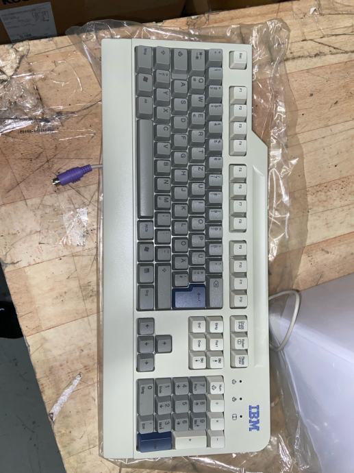 Clavier IBM SK-8820 Qwerty Connecteur PS/2 P/N 89P8310