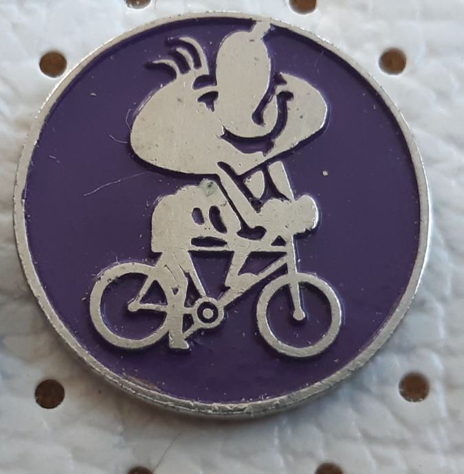 Značka Trimček kolesar kolesarjenje vijolična brez oznake graverja