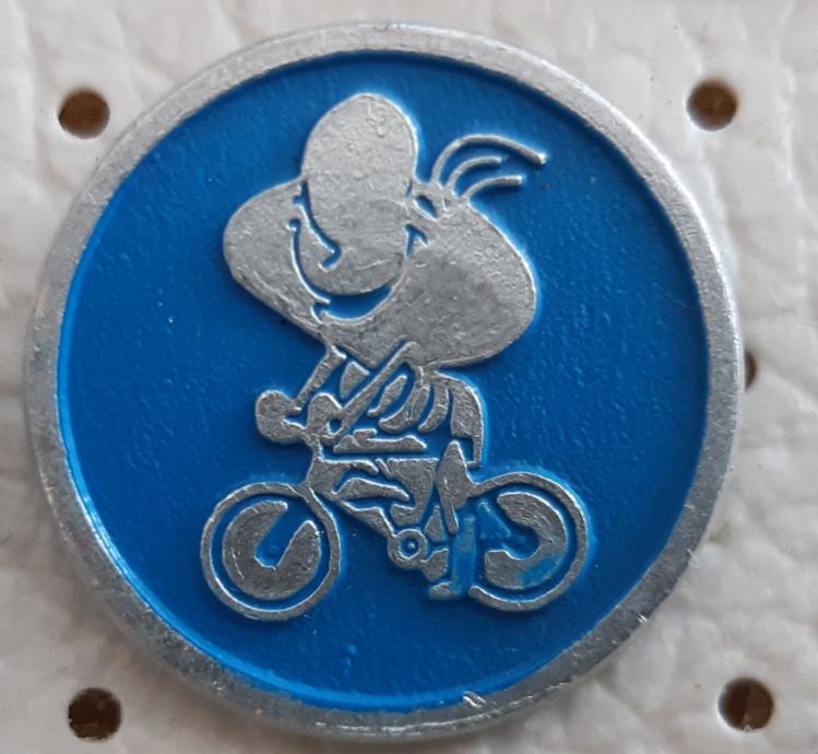 Značka Trimček kolesar modra