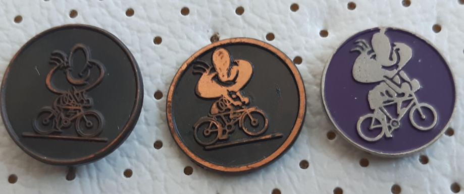 Značke Trimček kolesar kolesarjenje 3 različne brez oznake graverja