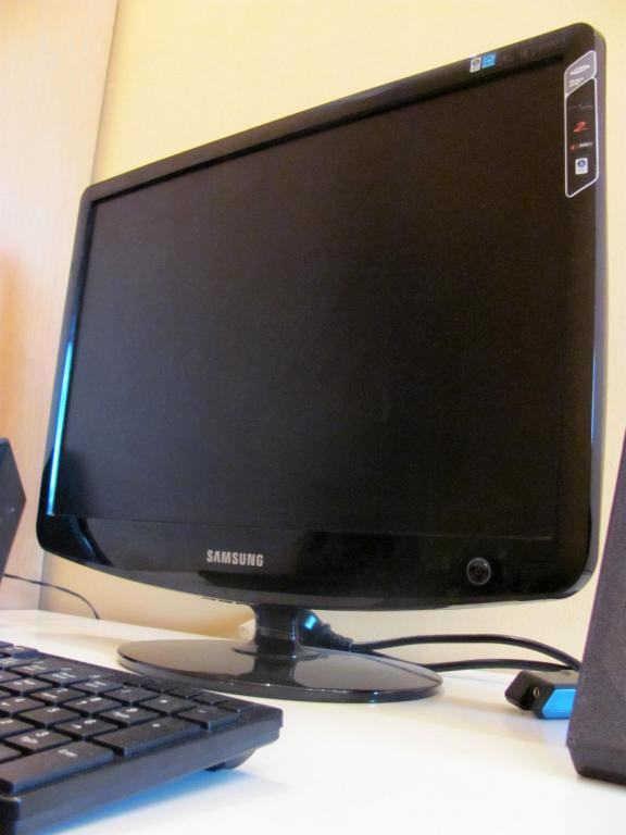 Monitor LCD 20 Inch Samsung Syncmaster 2032 BW UGODNO***