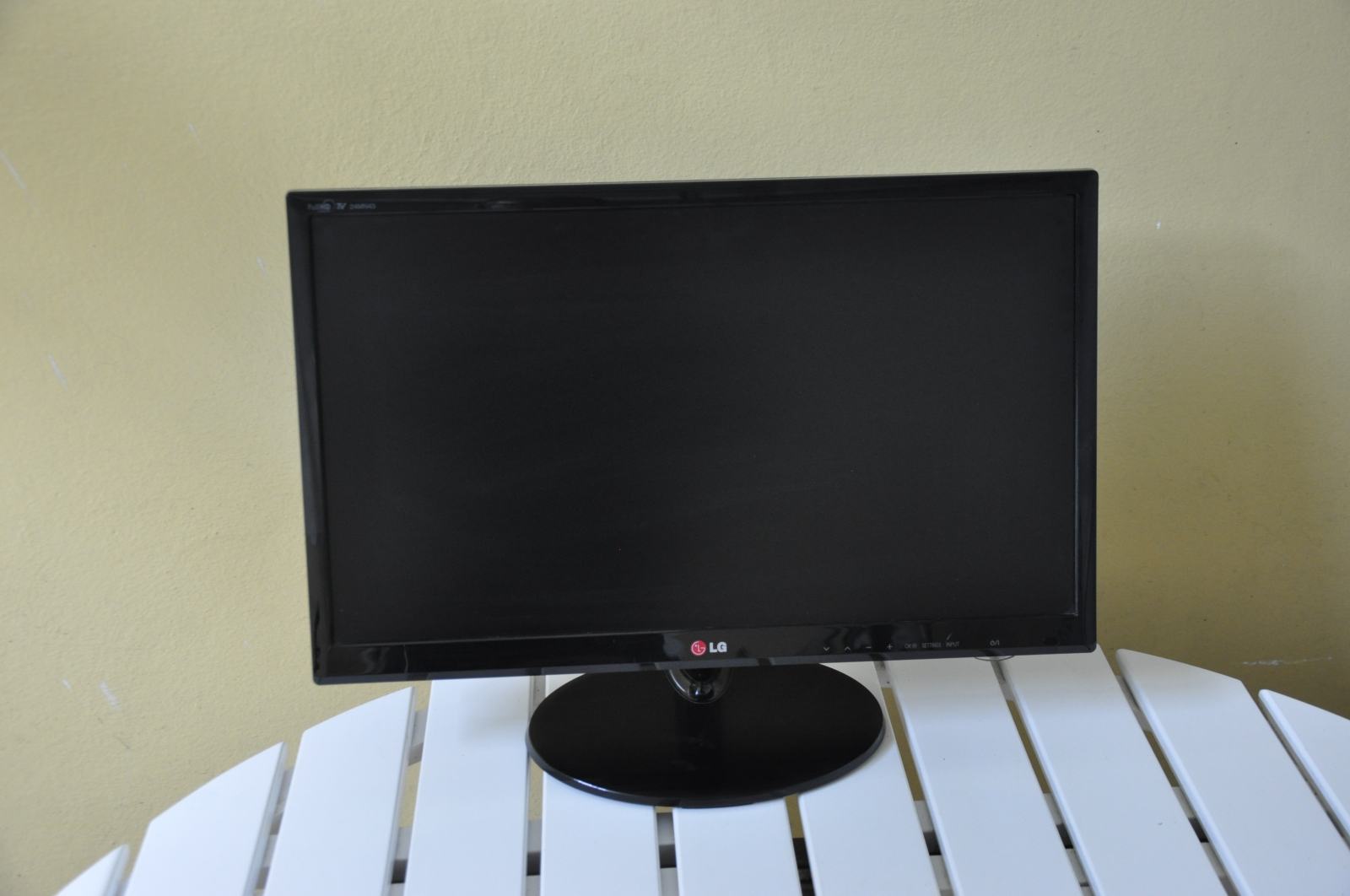 LG TV monitor LED LCD 24