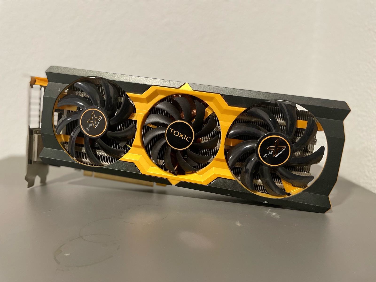 AMD SAPPHIRE TOXIC R9 280X. 3GB GDDR5