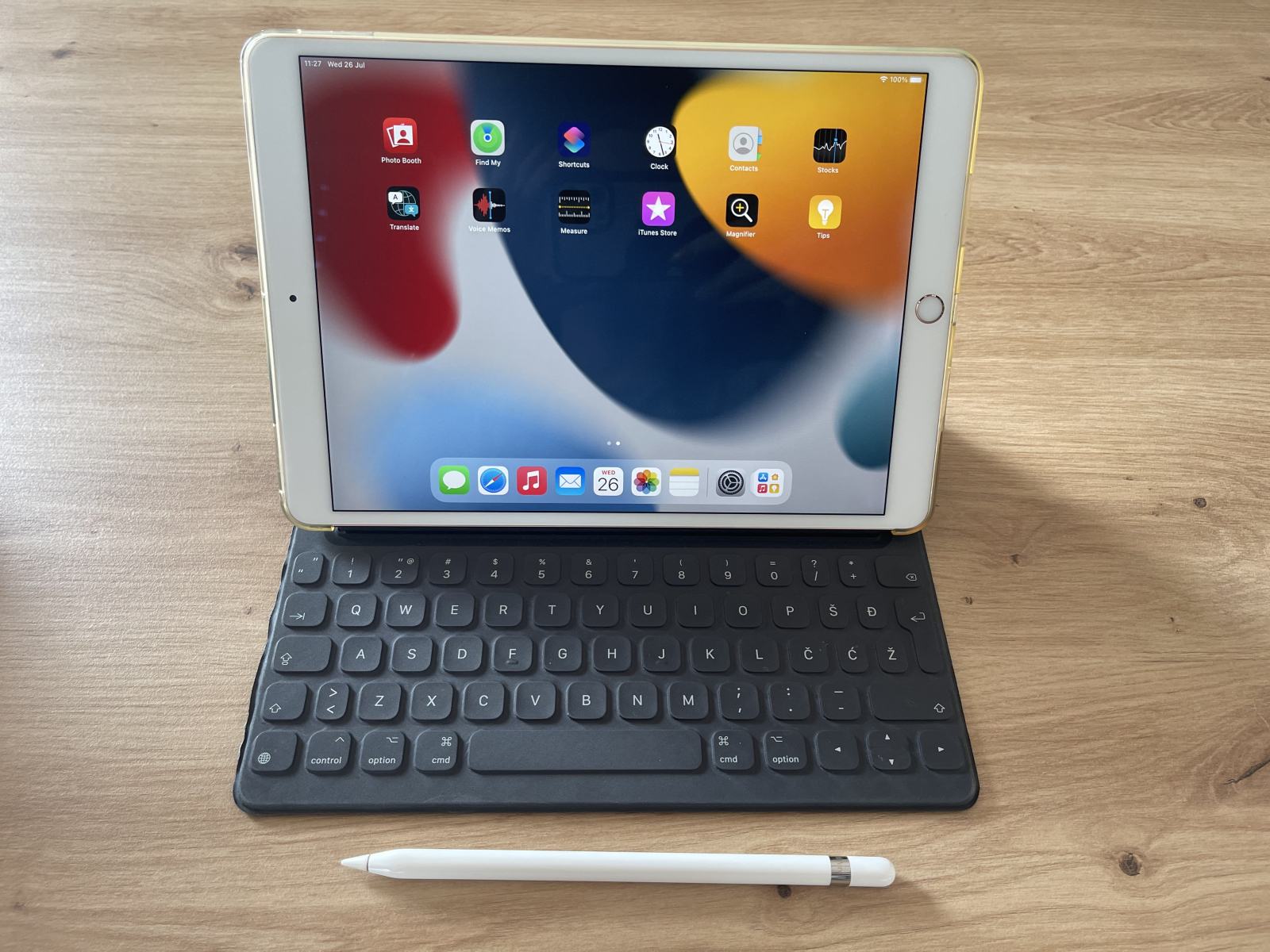 iPad Pro 10.5 - inch Wi-Fi Rose Gold + Smart Keyboard + Pencil