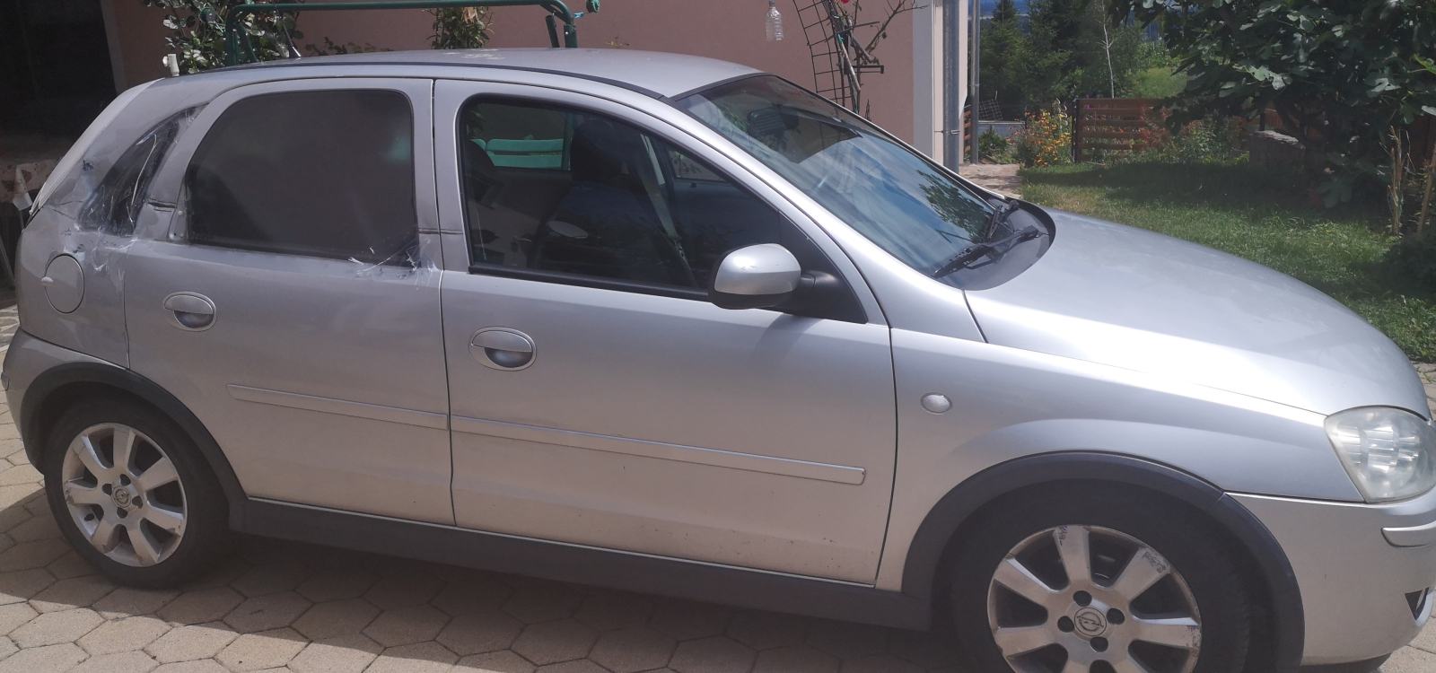 Opel Corsa C 1.2 Twinport Wieviel öl Opel Corsa 1,2 twinport, 2006 l.