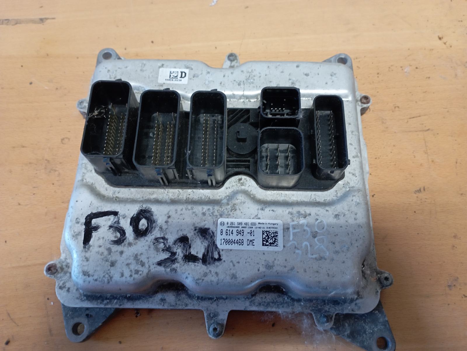 Bmw 3 F30 328i motorni računalnik modul ECU 8614949 - 01