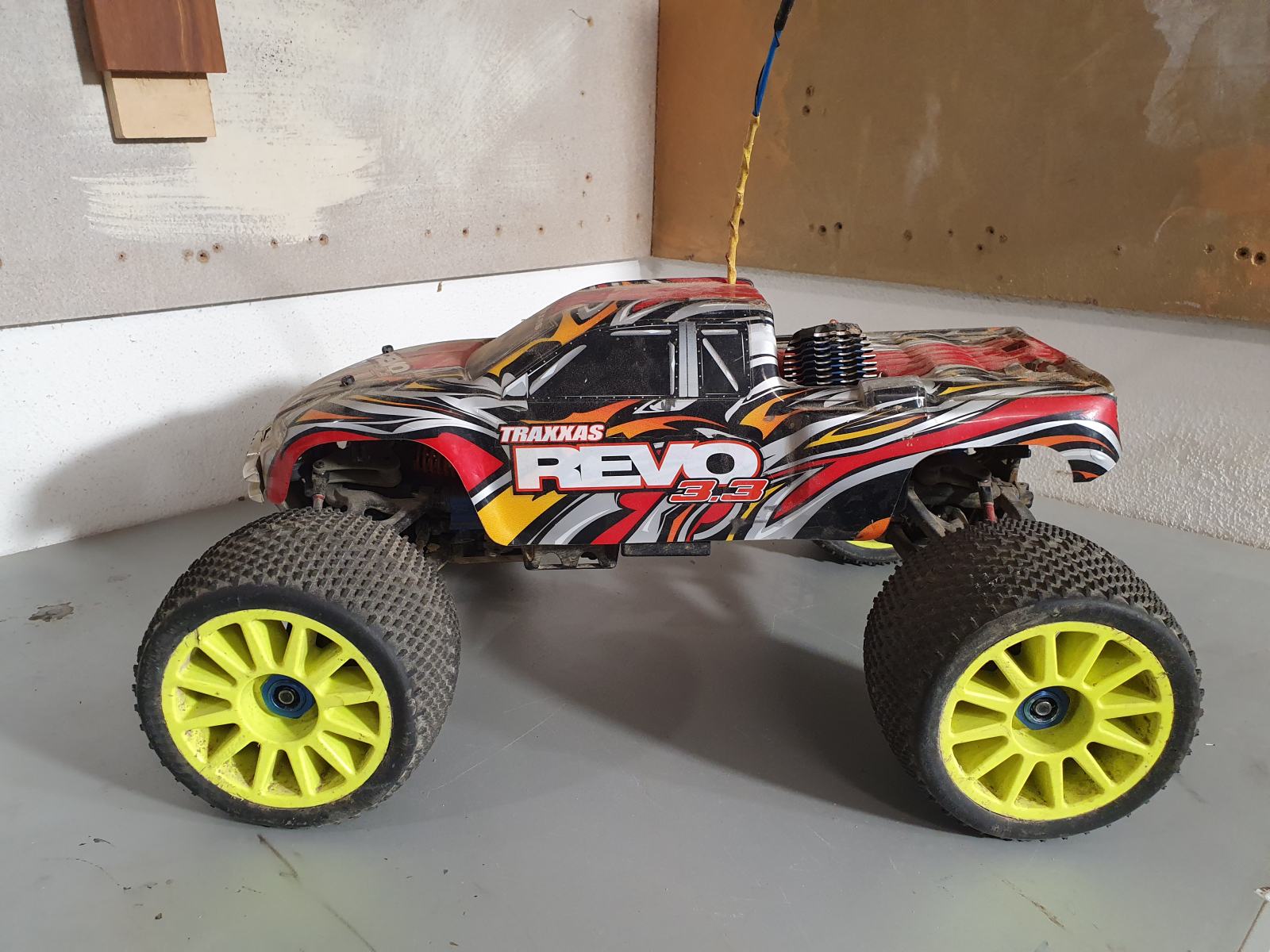 Traxxas Revo RTR 3.3R Argento TSM TQi Wireless Caricatore Da 12 V - Foto 9