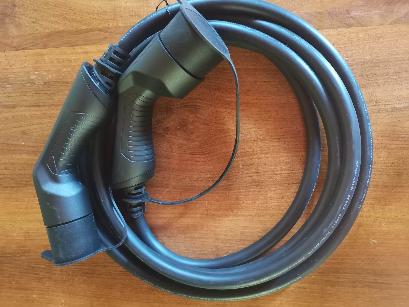 polnilni-kabel-za-elektri-na-vozila-22kw-32a-nov