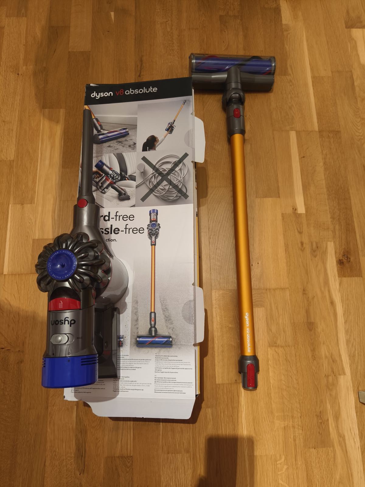 Dyson V8 Absolute Geht An Und Aus DYSON V8 Absolute