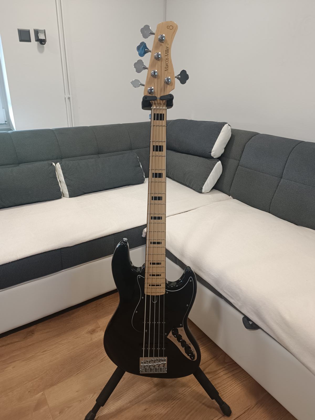 Bas kitara Marcus Miller