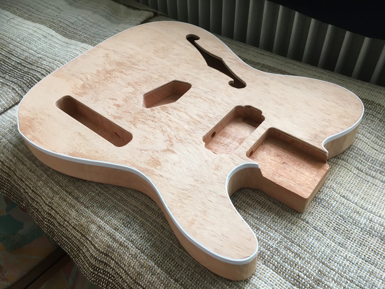 TELECASTER TRUP ZA KITARO - MAHAGONIJ!!!