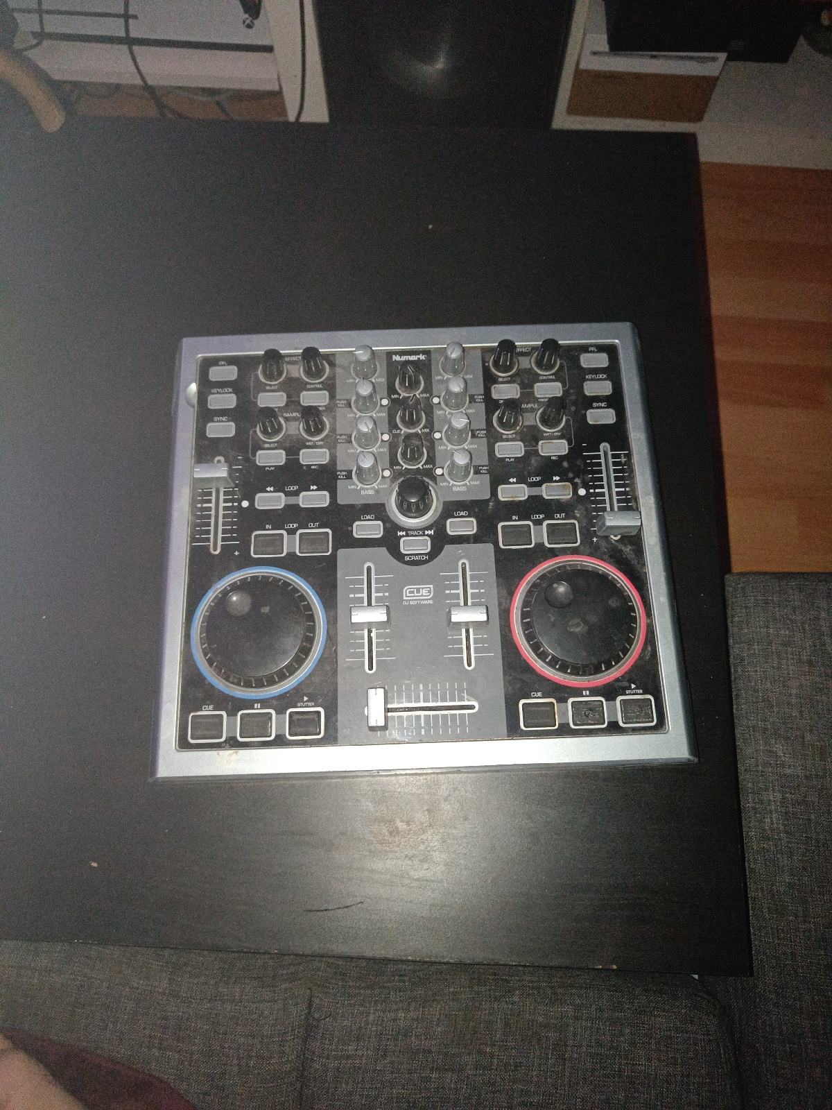 DJ kontroler Numark Total control