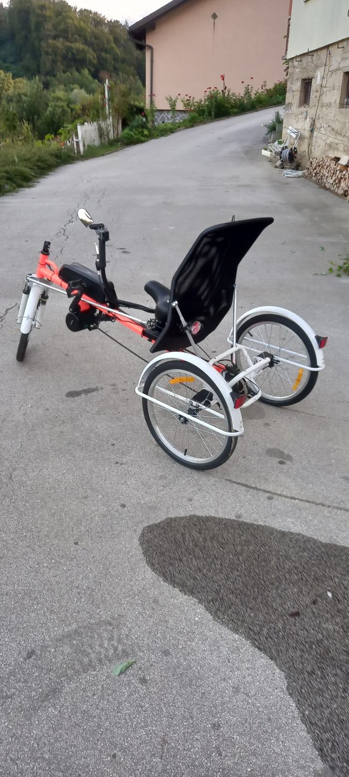 trokolo z elektromotorjem 750w in 48v ter 840ah baterijp