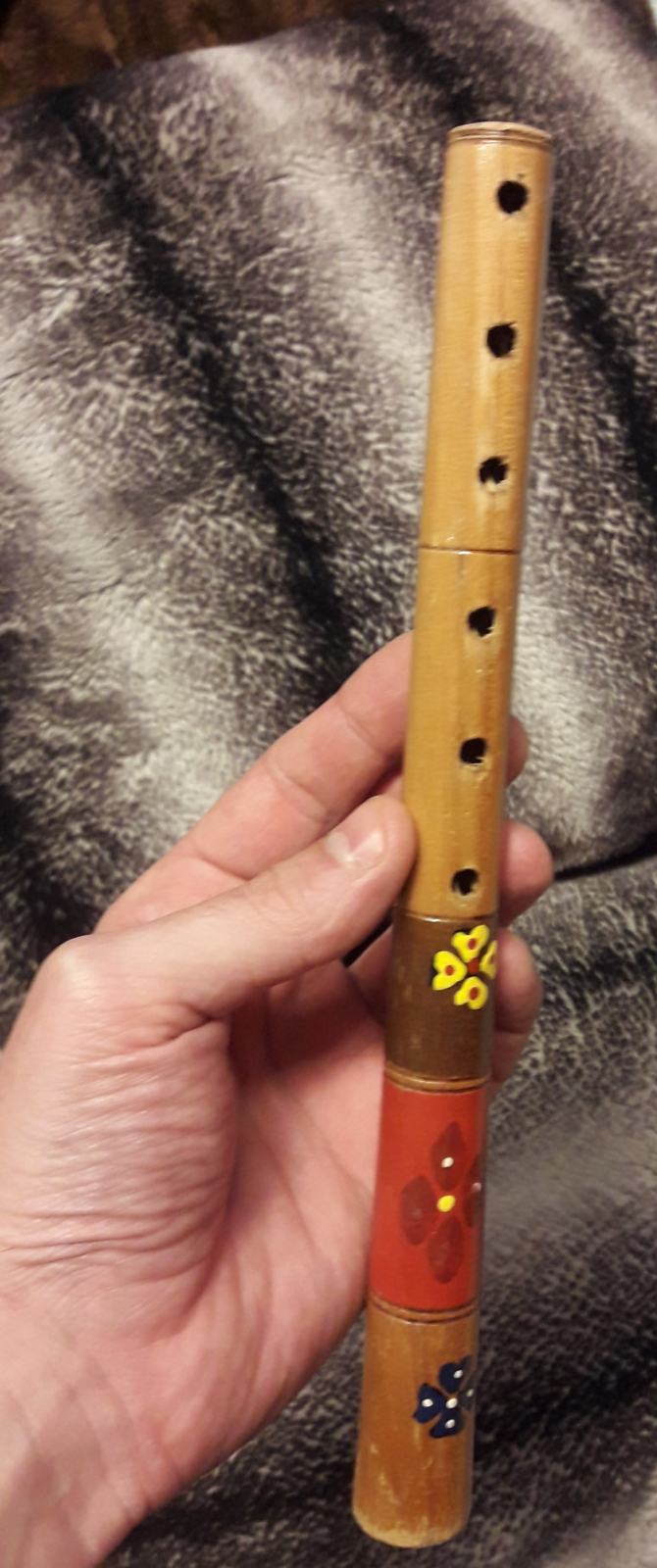 Srbska tradicionalna lesena frula.