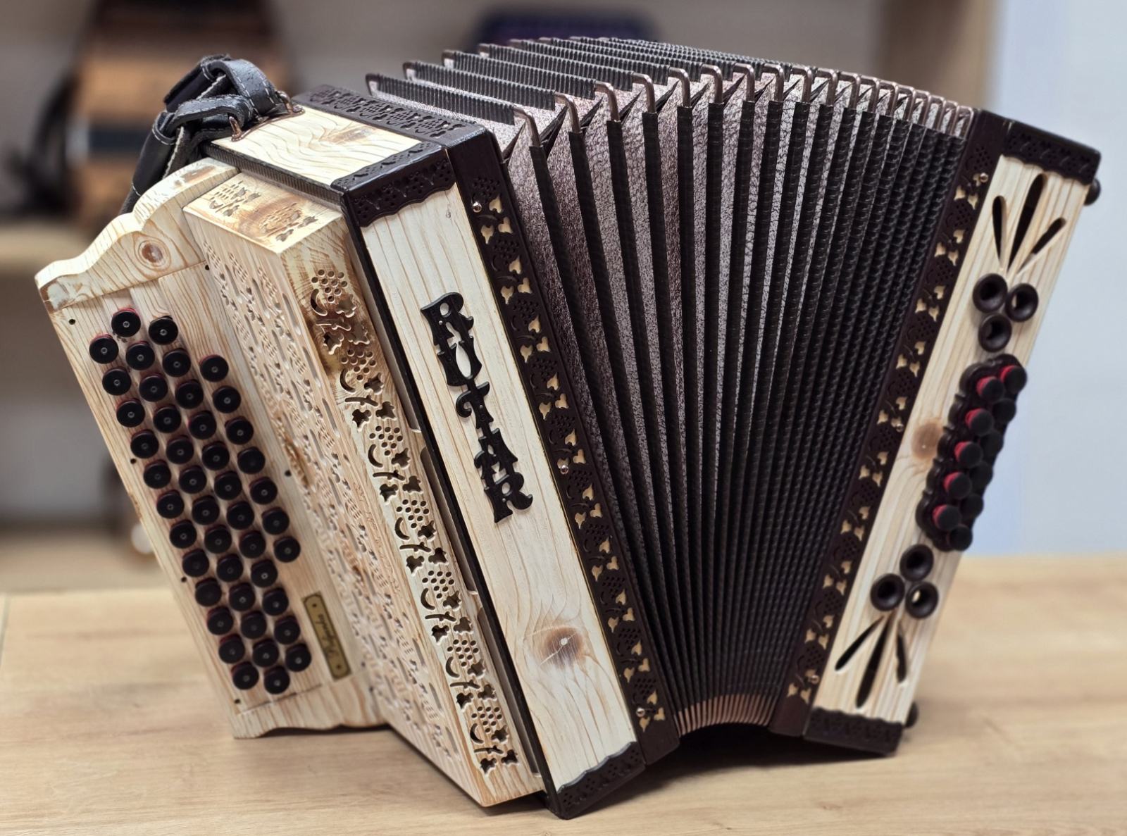 Diatonična harmonika Rutar 38cm