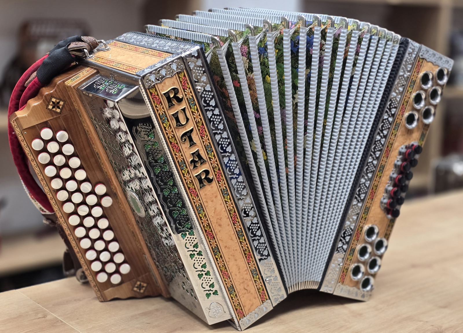 Diatonična harmonika RUTAR gis cis fis 38 oz 49,64€ mesečno