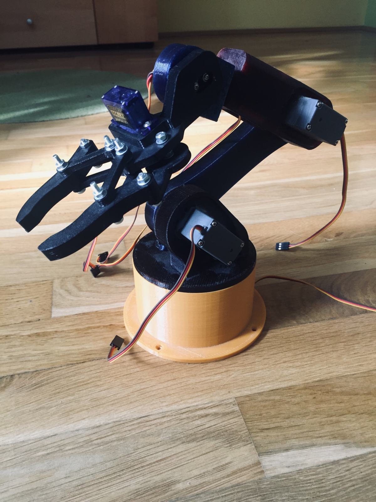 Robot Rokas Robotska roka Arduino project