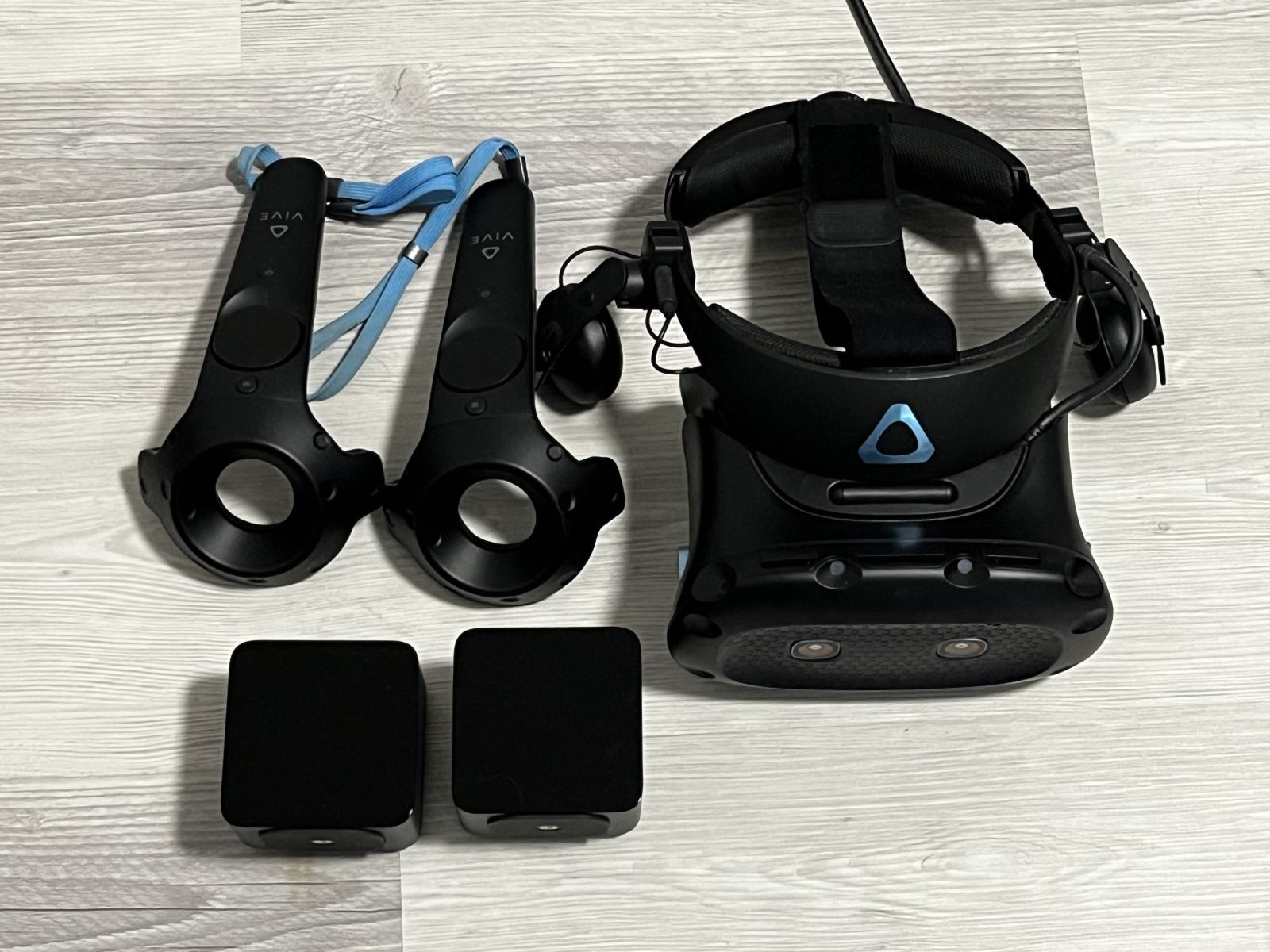 HTC Vive Cosmos test avis prix casque VR grand public pour PC gamer