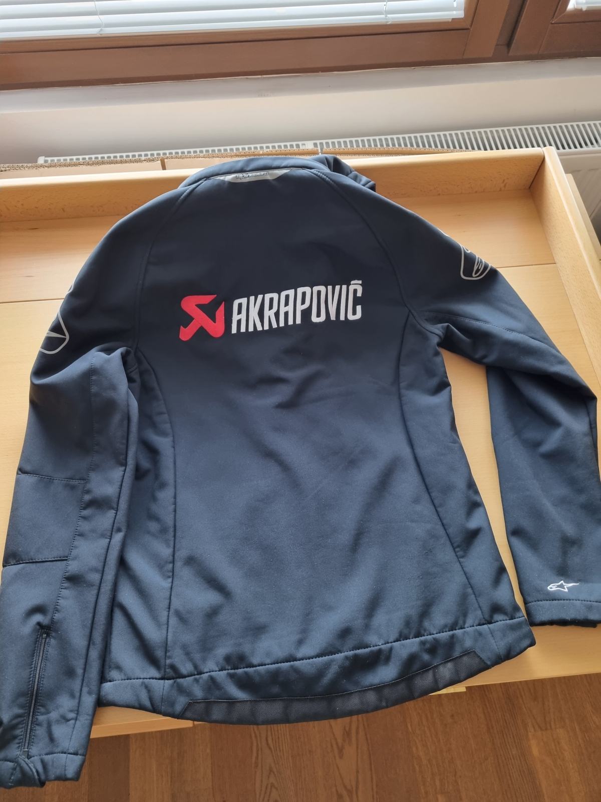 Akrapovič softshell XS