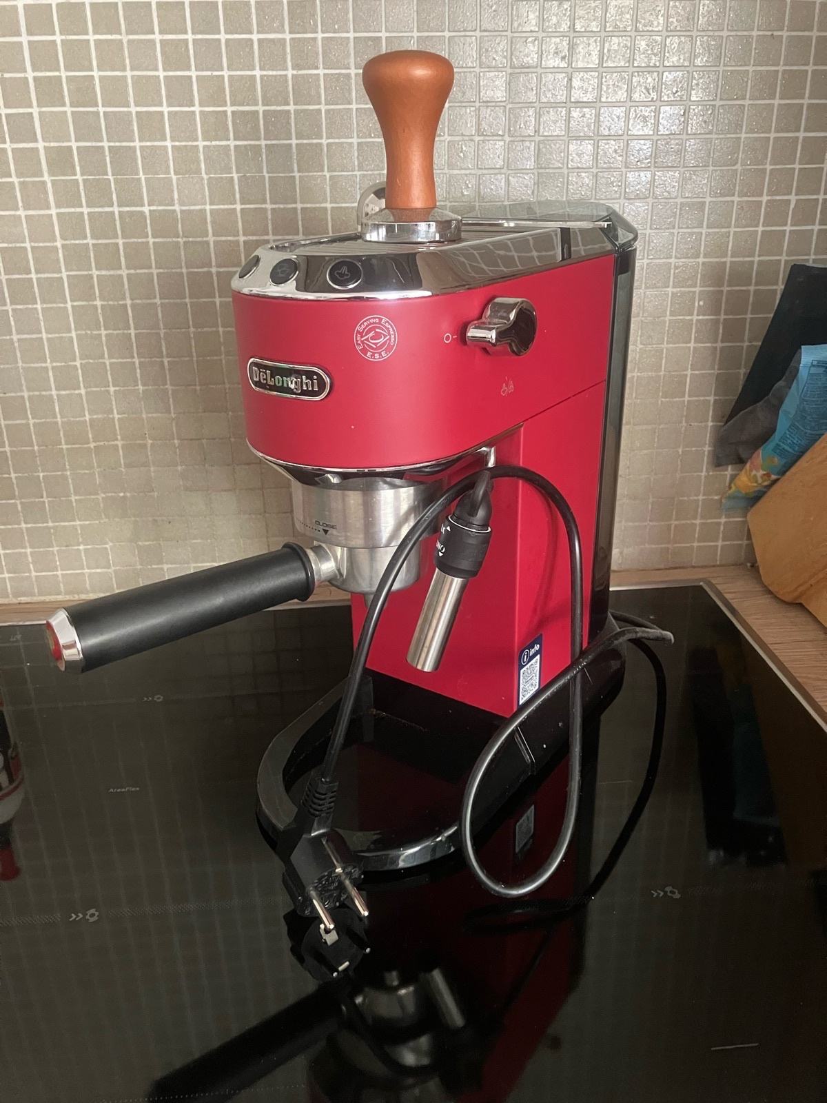 Kavni aparat DeLonghi EC 685 R