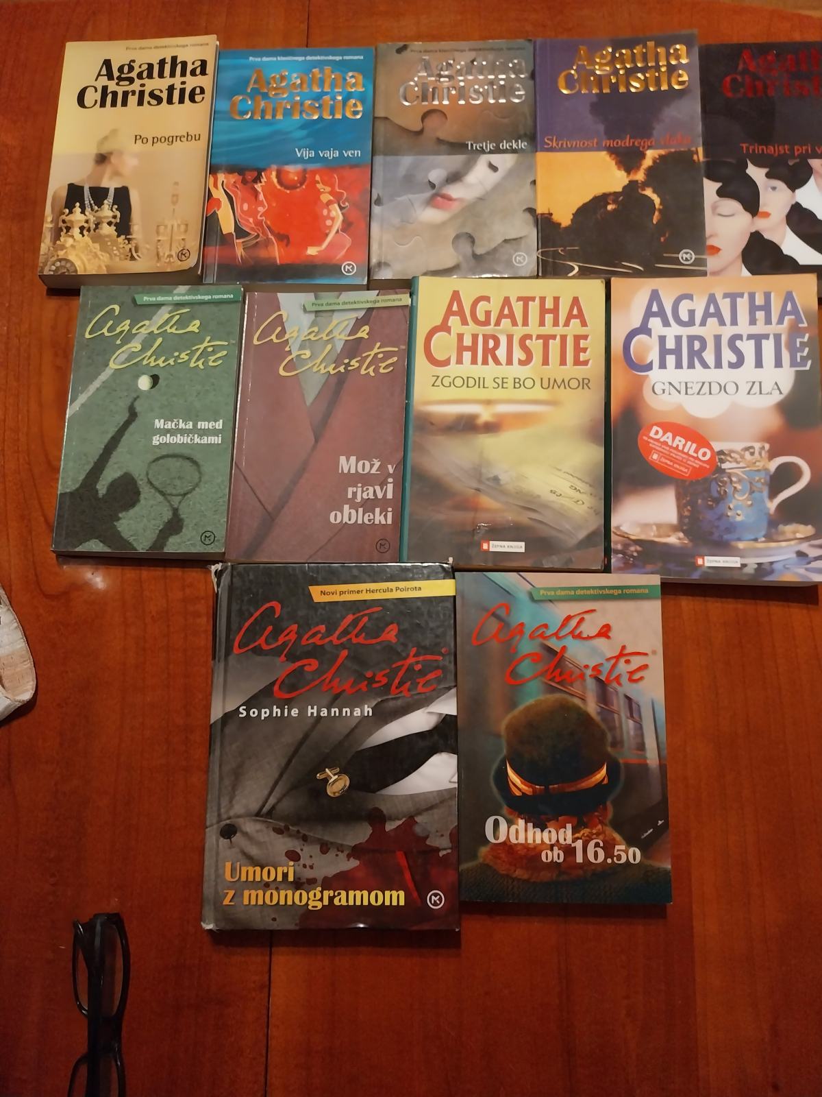 Agatha Cristie Več Knjig