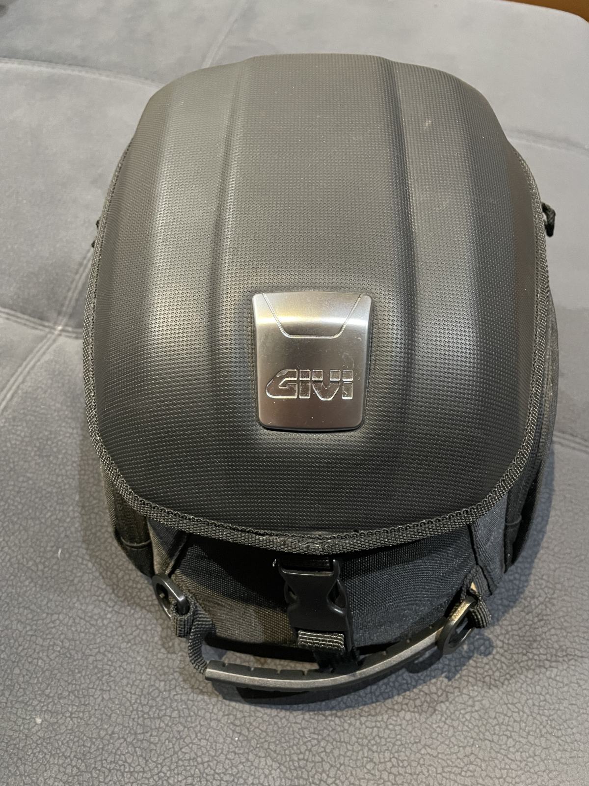 Givi MT505 Metro-T Tanklock Tank Bag 5L - View #8