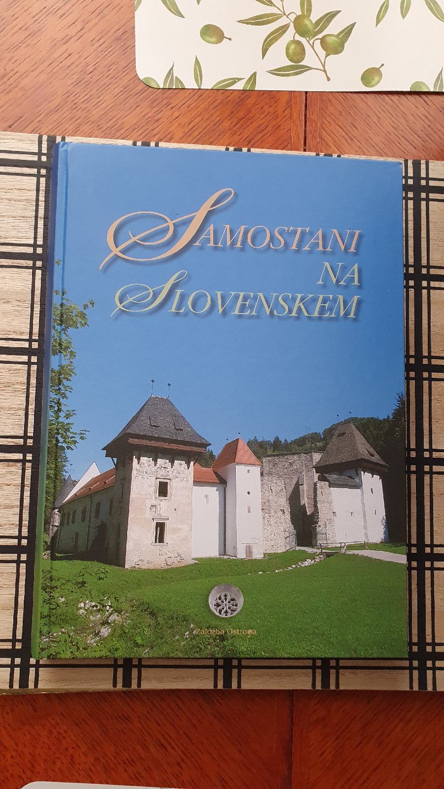 Samostani Knjiga - Samostani na Slovenskem