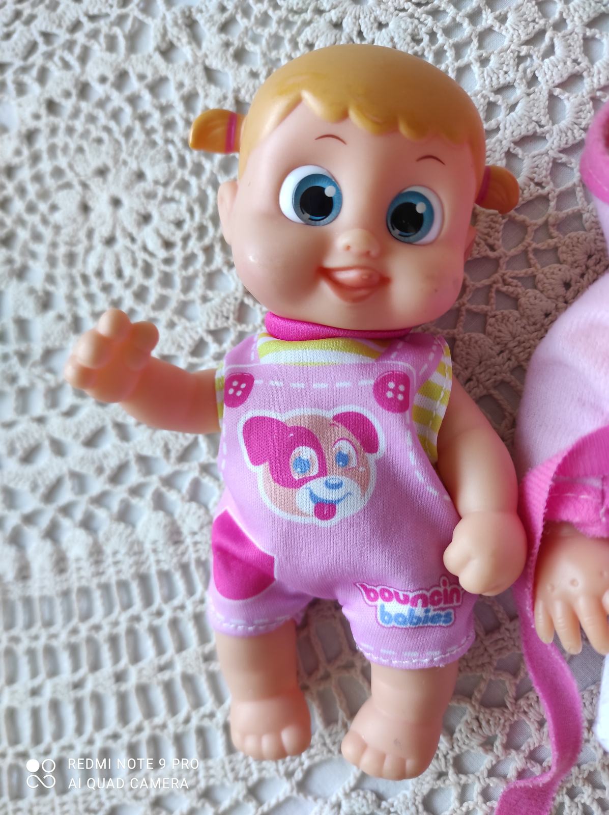 Boucin Interaktivna punčka BOUNCIN BABIES