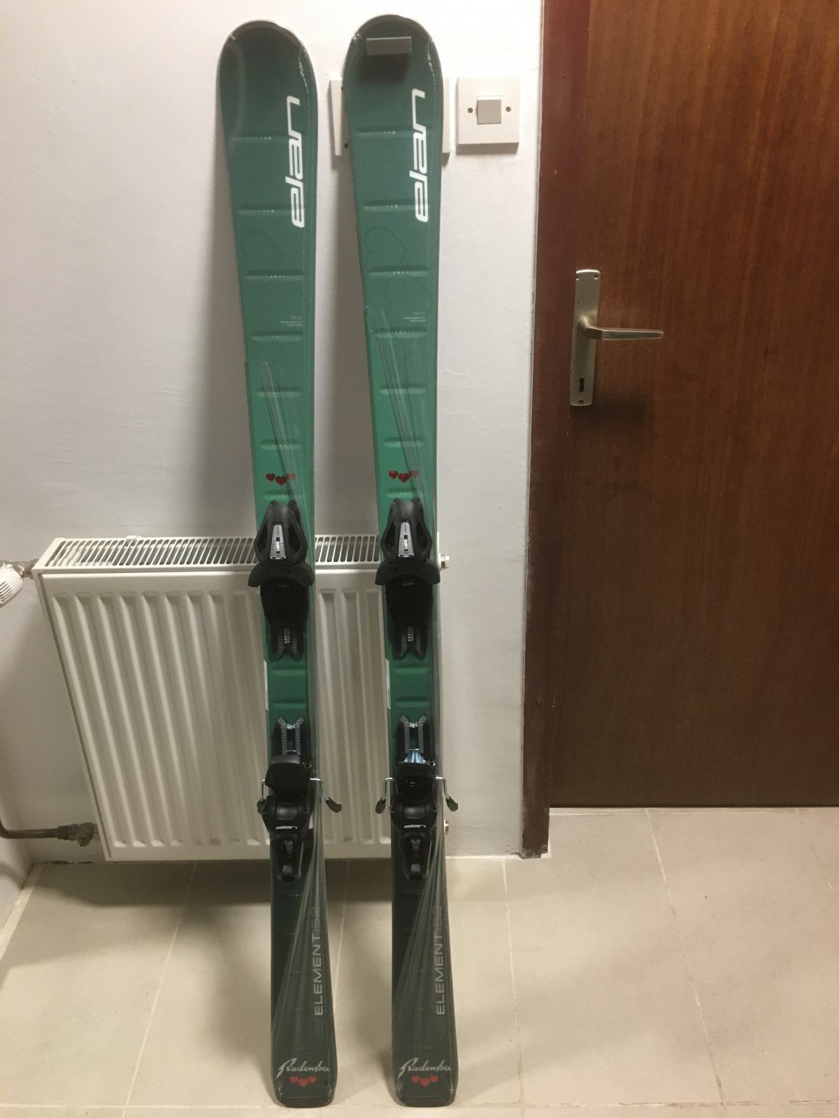 Komplet družinskih smuči: 2x odrasle ELAN Element + Otroške smuči