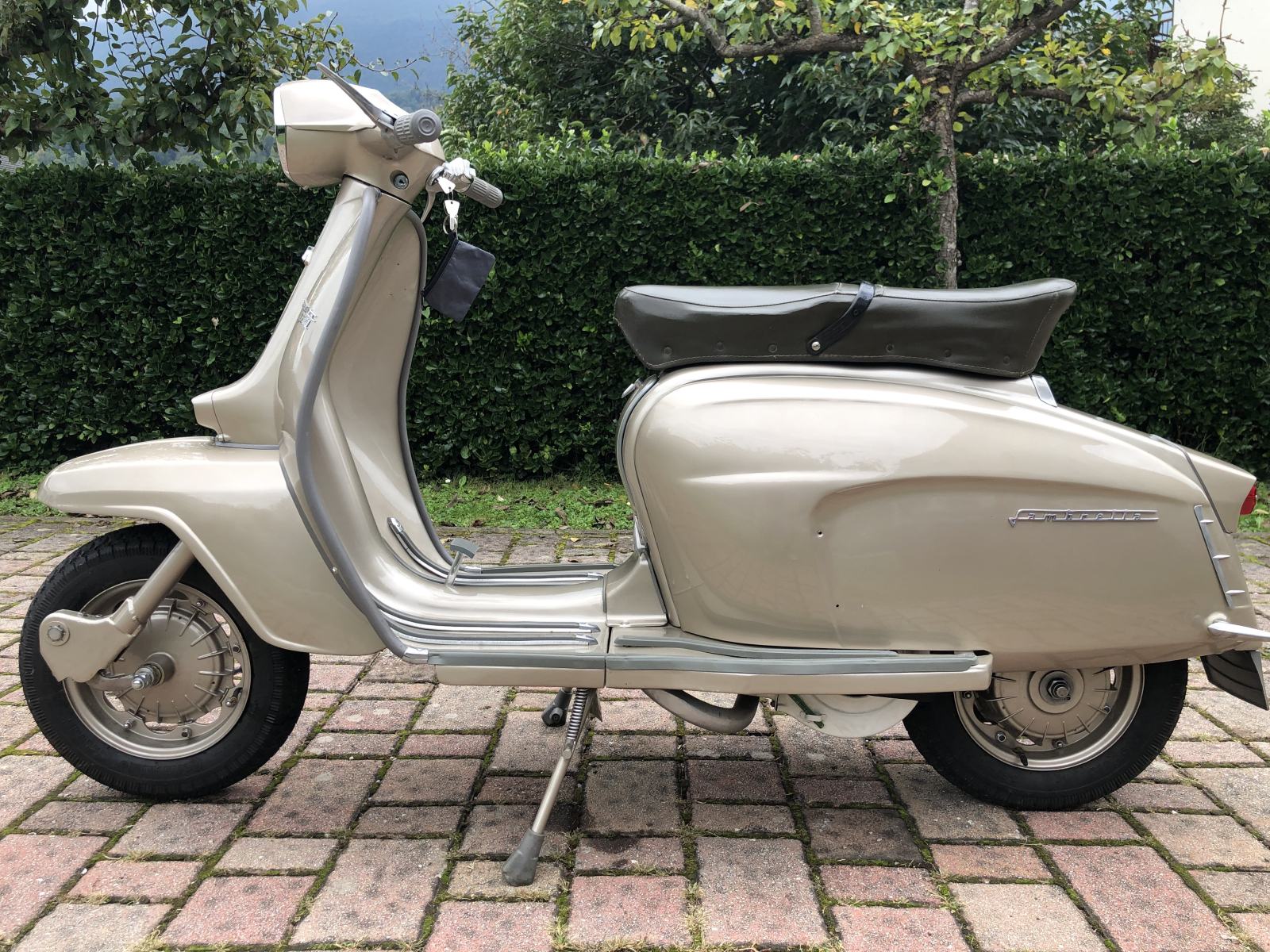 Lambretta 150 Special 1963 Vespa Lambretta 150 Special Gold