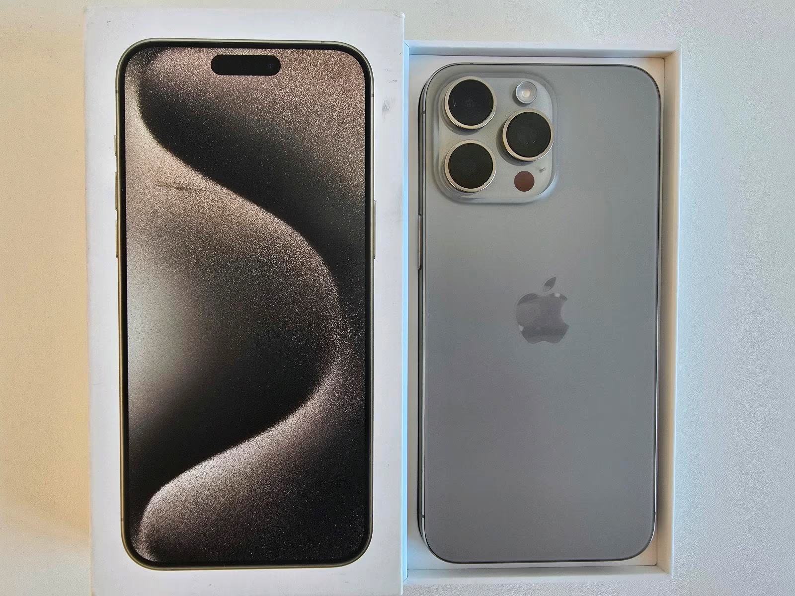 IPhone 15 Pro Max 256 Go (désimlocké) En Occasion - Noir Titanium - Écran 6,7", Appareil Photo 48MP