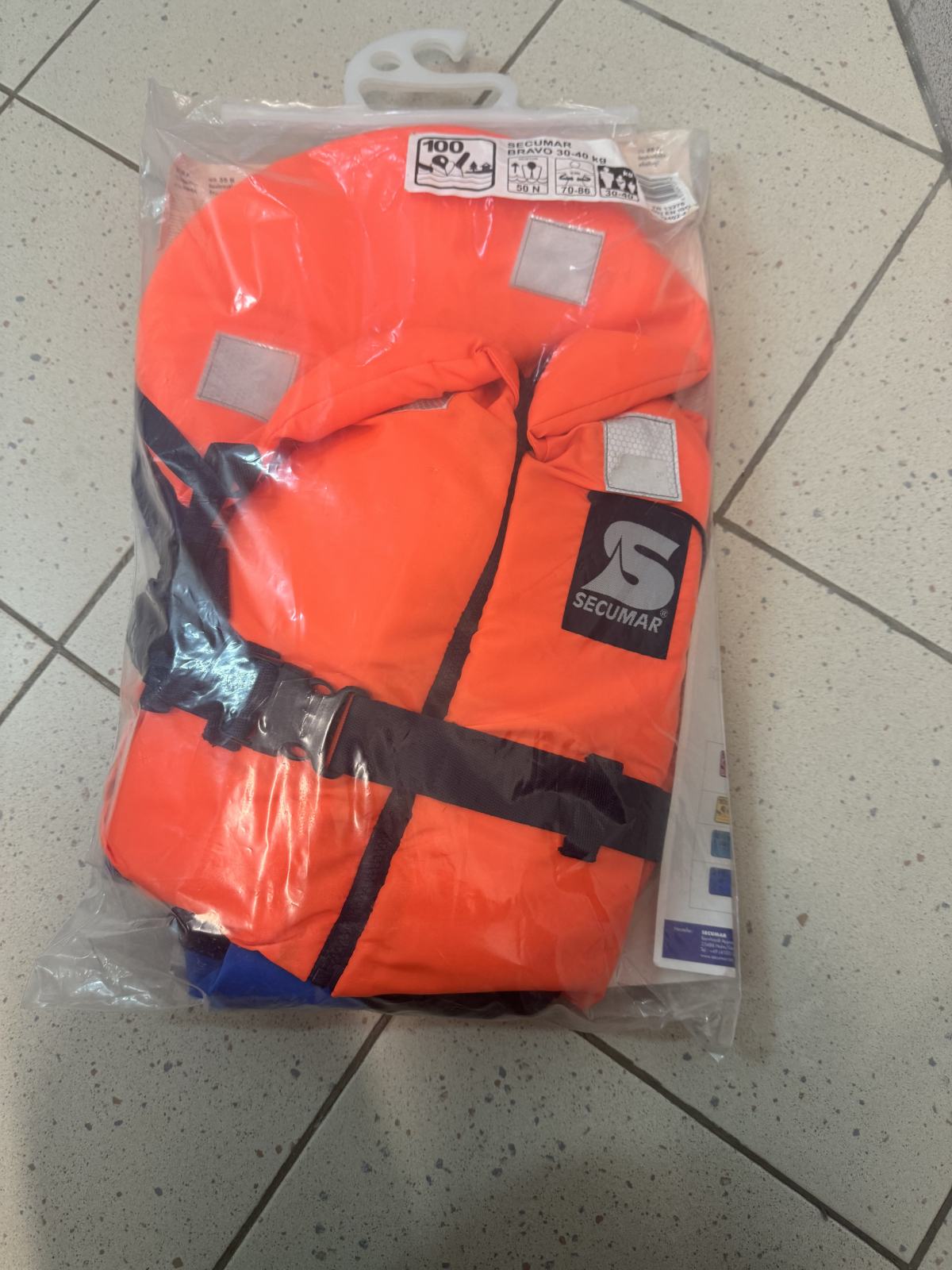 Schwimmwesten für Kinder 30-40kg (Gebraucht) in Pfäffikon ZH für CHF 10