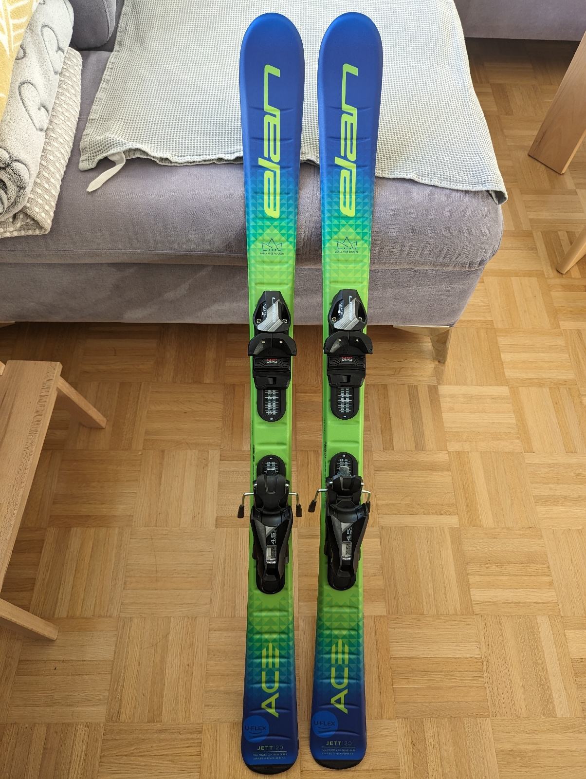 NOVE Elan Smuči Jett JRS 120 cm + vezi EL4.5 letnik 2024