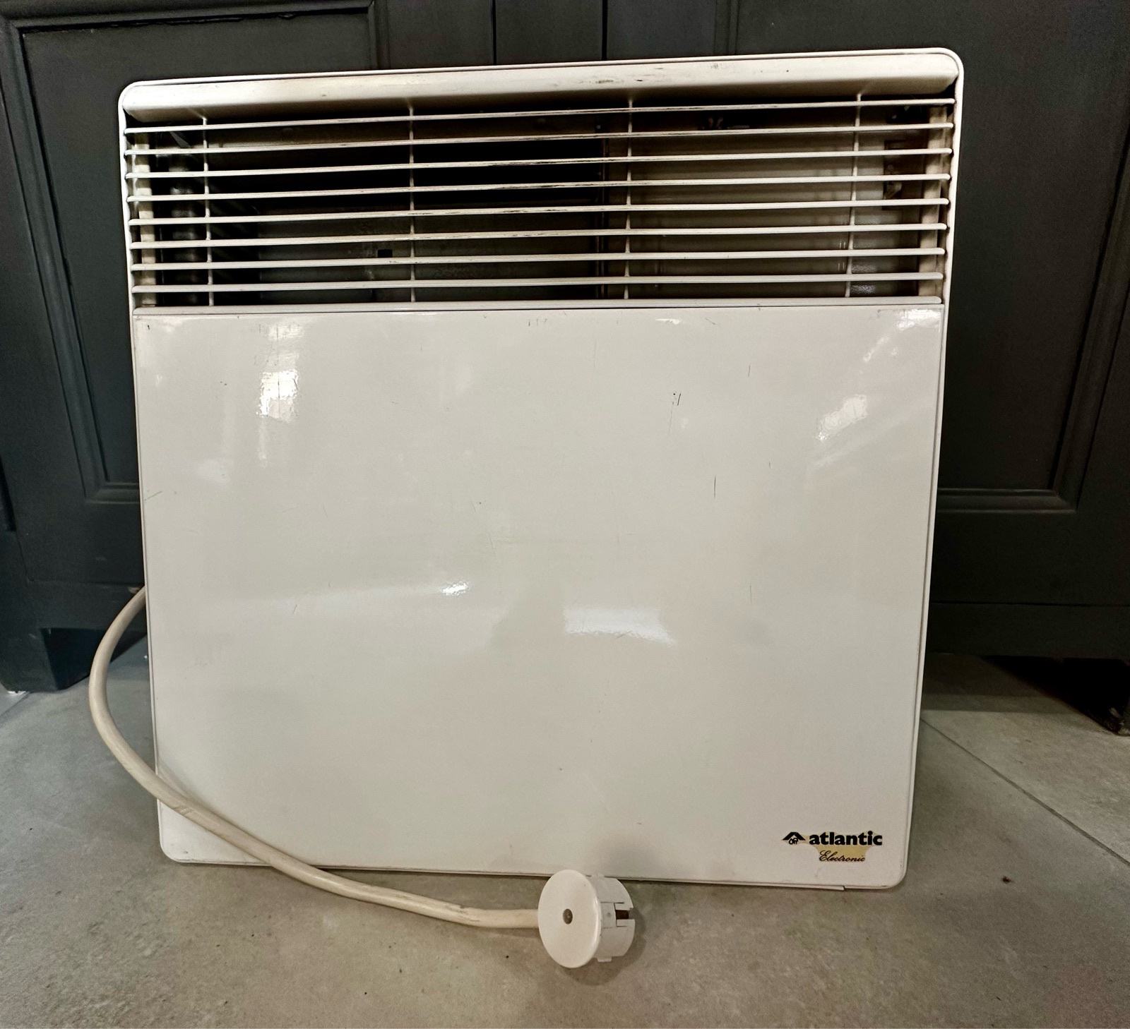 Stenski Radiator Električni radiator, stenski