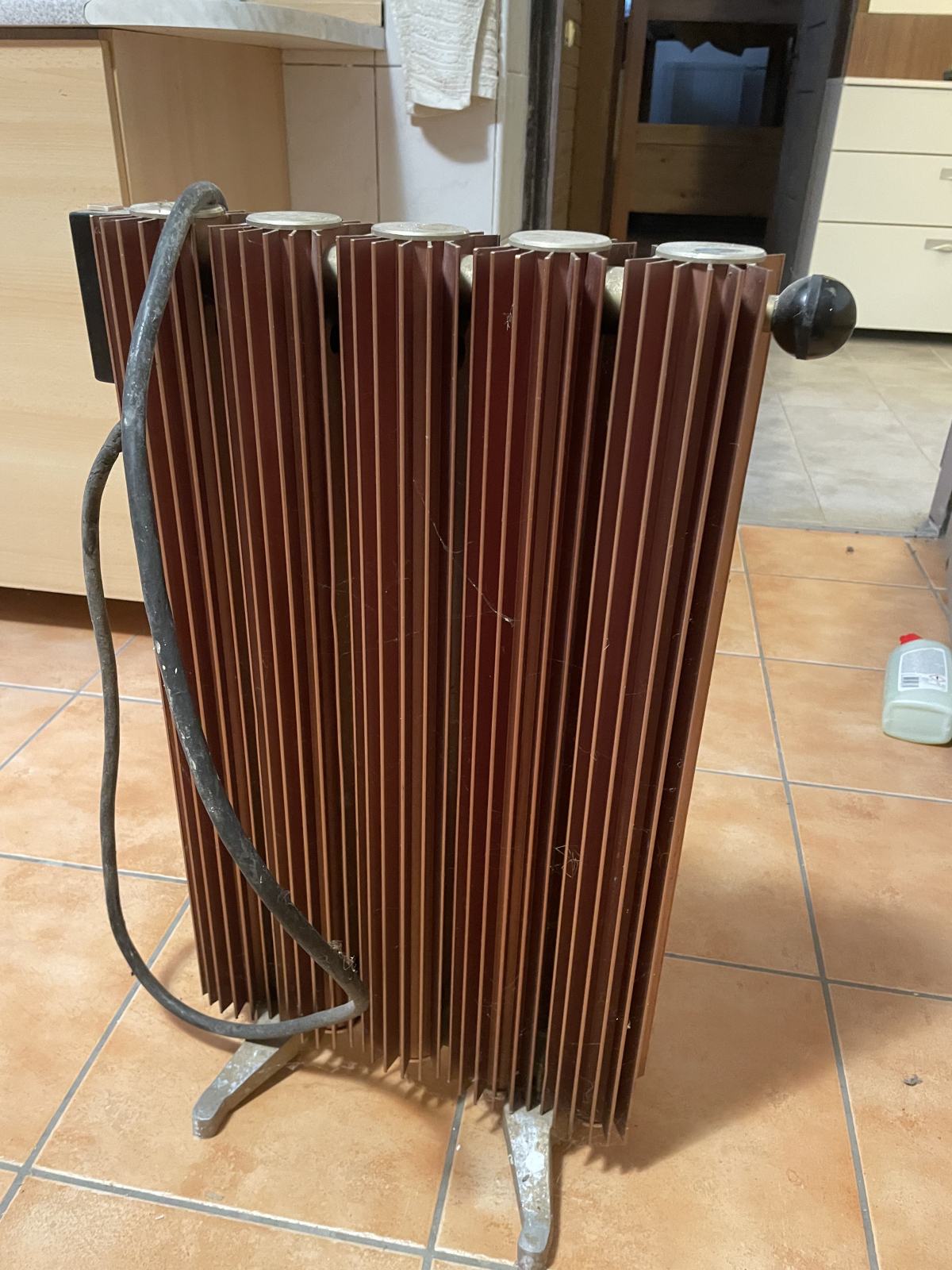 Stari Radiatorji Električni Retro Radiator potreben popravila