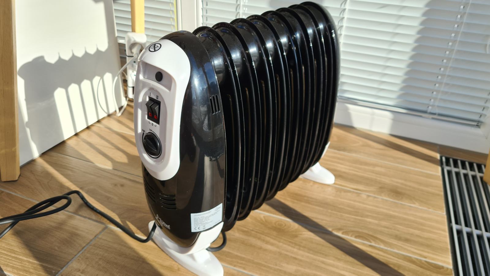 Oljni Radiator Oljni električni radiator 1200W